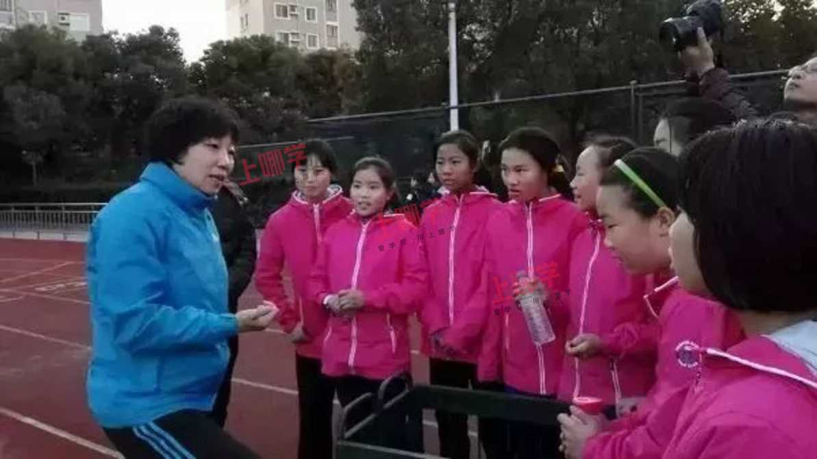 新泾中学:推"理想课程", 踢球唱戏样样学!相关资料 3