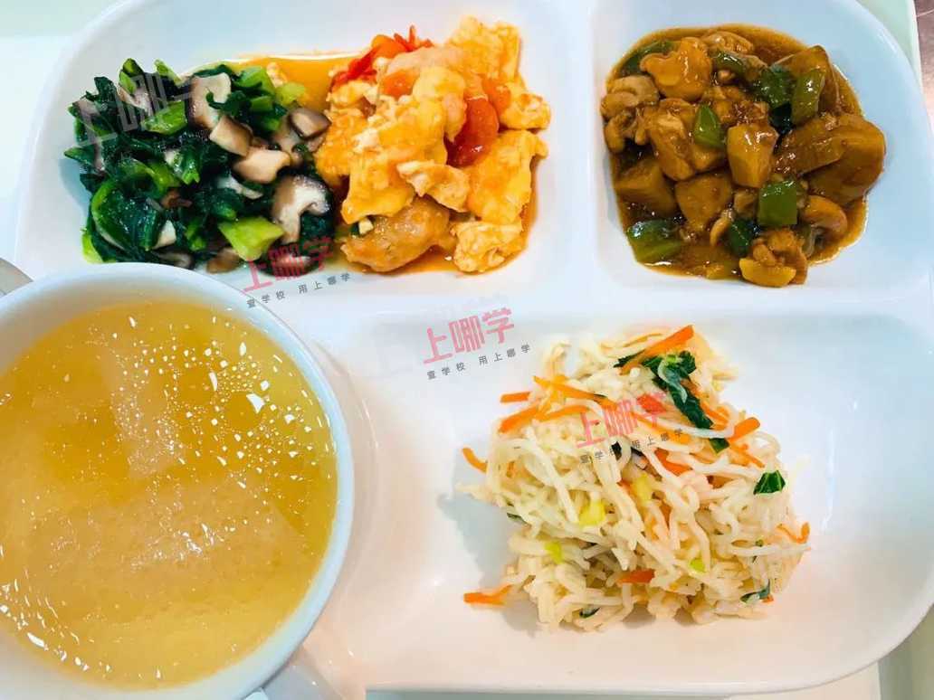 超大的室内游乐场所、1:3的师资配置、耗资2000万打造的多元课程体系，这家托育园被一大波家长疯狂安利！相关资料 41