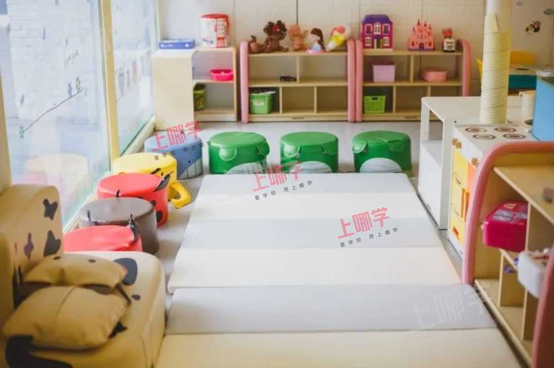 超大的室内游乐场所、1:3的师资配置、耗资2000万打造的多元课程体系，这家托育园被一大波家长疯狂安利！相关资料 11