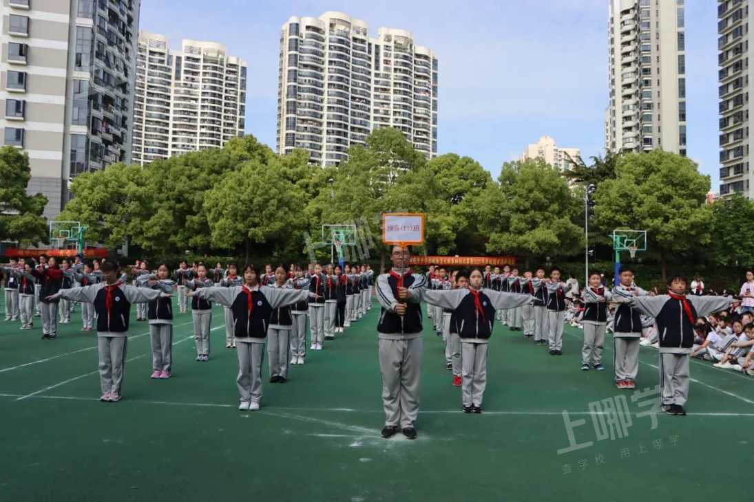 文章领巾心向党青春正飞扬建平中学西校体育大联赛广播操比赛圆满举行