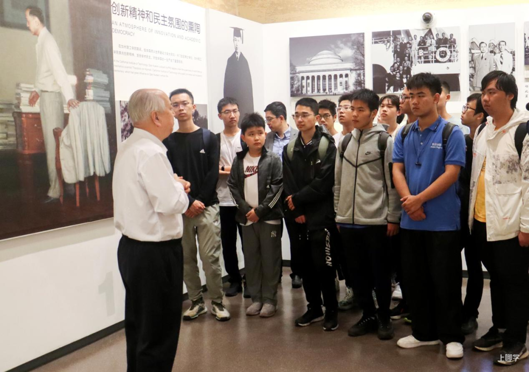 适时探索小月龄托育服务、中小学生每天综合体育活动2小时……市教委主任做客民生访谈相关资料 8