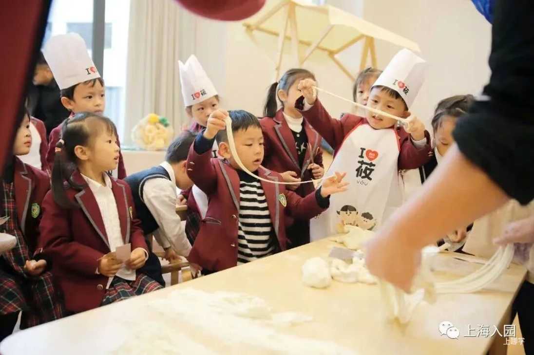 上海这家幼儿园的活动有什么特别？小朋友挑战100天连续阅读、每年举办美食节…今年还增设两间专用教室，只为培养更丰富的兴趣爱好！相关资料 27