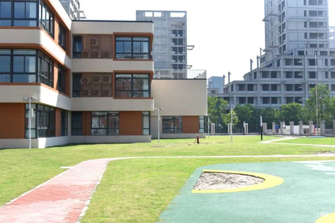 计划开设15个班！上海这所幼儿园完成交付！内含跑道、戏水池、露天菜园！相关资料 11