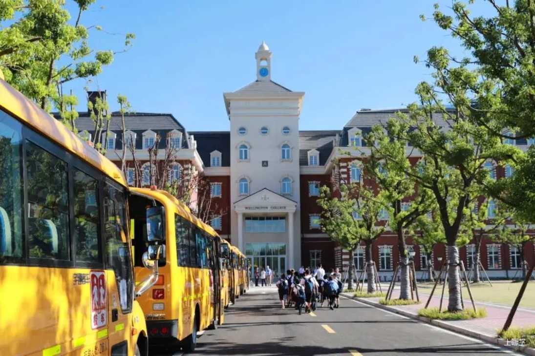 杭州这所高端双语幼儿园，颜值实力爆表！占地740000㎡，硬件超壕！英式EYFS课程体系，倡导全人教育！相关资料 3