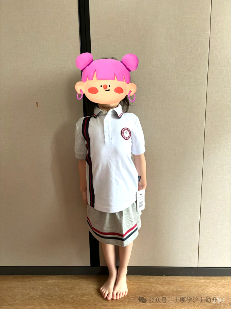 热议！上海多所学校校服收费标准大曝光！有家长花费5300元！你家校服花了多少钱？相关资料 19