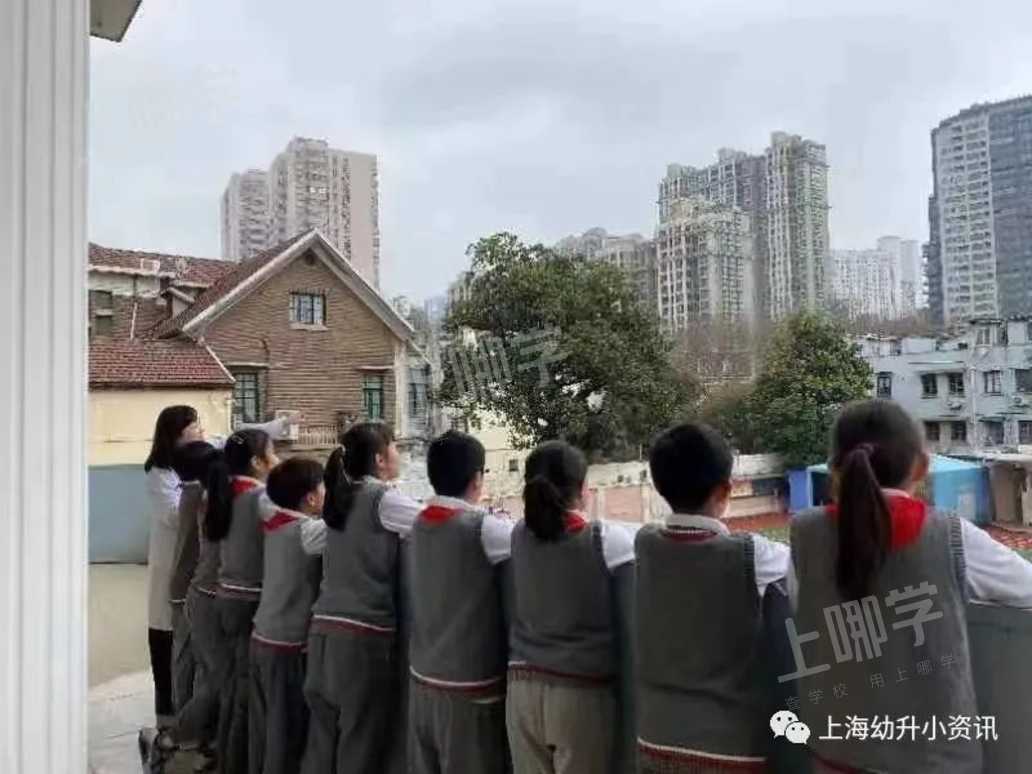 美爆了！上海这10所公办小学校服颜值满分！一套不超过300元，看看哪所是颜值top？相关资料 25