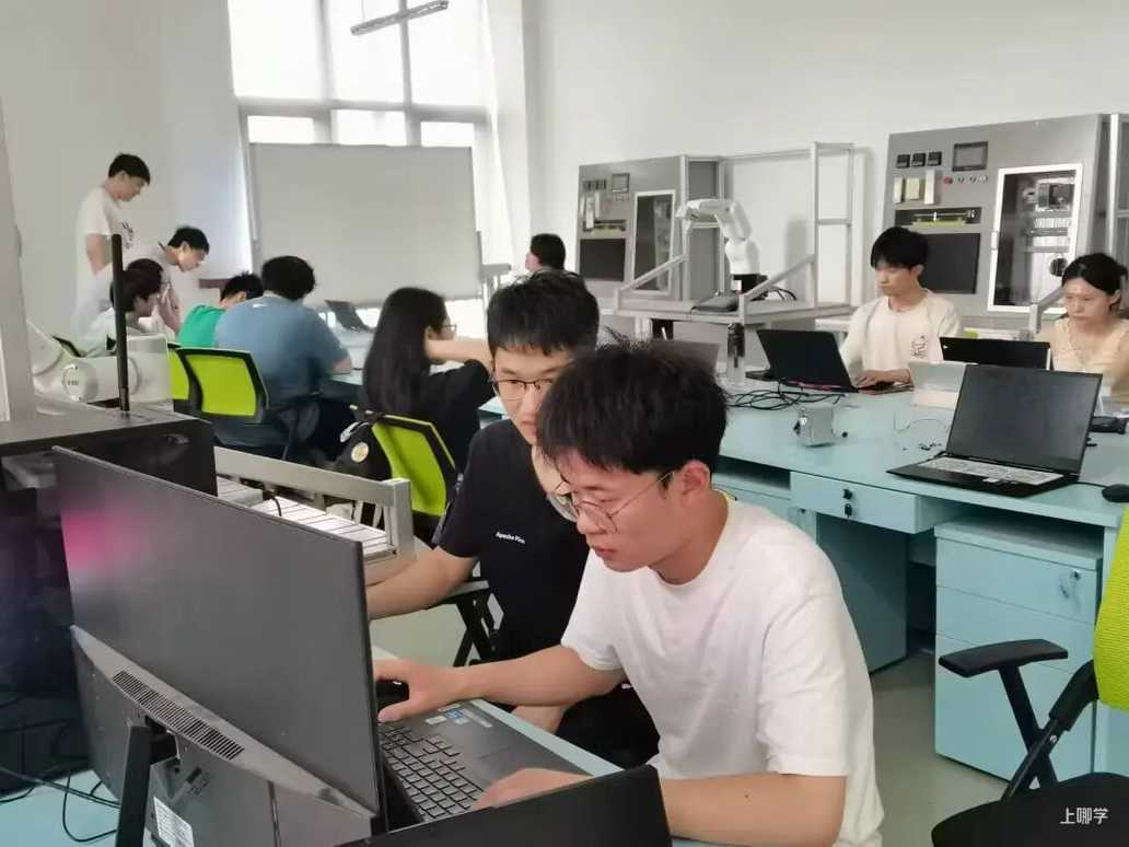 适时探索小月龄托育服务、中小学生每天综合体育活动2小时……市教委主任做客民生访谈相关资料 4