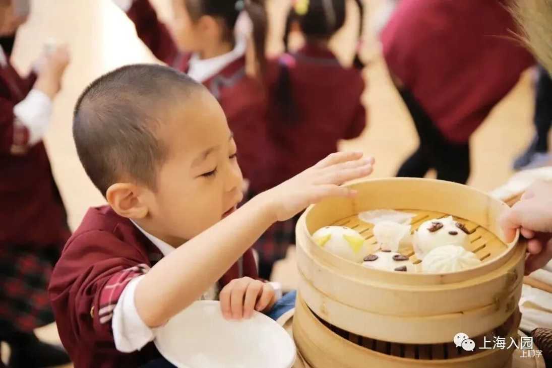 上海这家幼儿园的活动有什么特别？小朋友挑战100天连续阅读、每年举办美食节…今年还增设两间专用教室，只为培养更丰富的兴趣爱好！相关资料 25