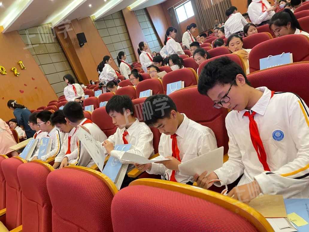 红领巾心向党幸福成长梦启航上海中学东校初二年级十四岁生日仪式顺利