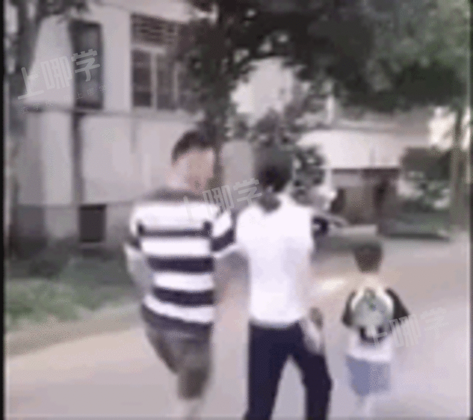 “神兽”归笼，爸妈反应太真实！上海中小学生开学第一天场面有点失控！趴窗、爬墙、蹲地上......相关资料 3