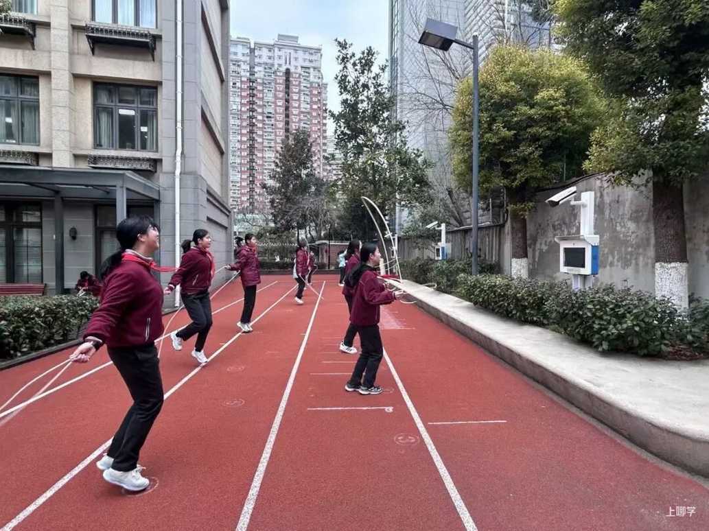 来看上海市延安初级中学的“AI体育课堂”，解锁青春活力！相关资料 3