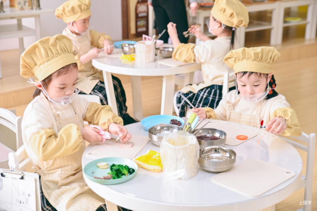 适时探索小月龄托育服务、中小学生每天综合体育活动2小时……市教委主任做客民生访谈相关资料 10