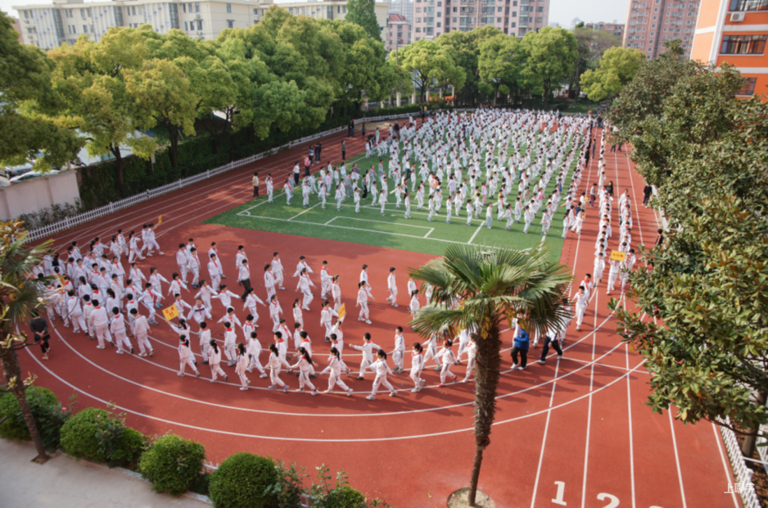 操场上的学校丨宝山区江湾中心校：“兴趣化”，让小学生爱上体育相关资料 16
