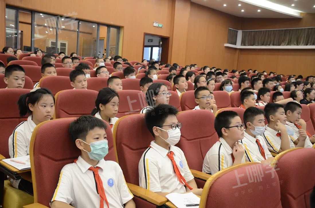 文章熬墨蓄势筑梦远航上海中学东校2021学年第一学期开学典礼隆重举行
